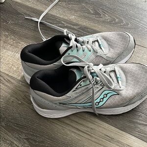 NEW - Women's Saucony Cohesion 13 - Gray and Blue Athletic Shoes - size 8.5